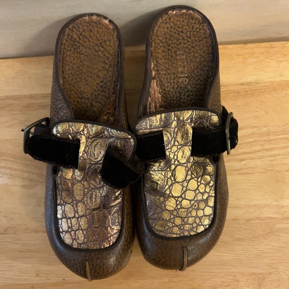 Kenzie Habit Brown leather Clog with a T-strap design And Gold Metallic Accents